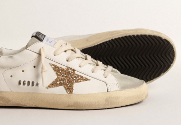 Super-Star avec étoile à paillettes dorées et empiècements en daim gris froid