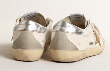 Super-Star avec étoile à paillettes dorées et empiècements en daim gris froid