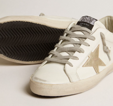 Super-Star avec étoile dorée et contrefort à paillettes noires