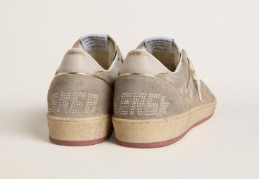 Ball Star pour femme en daim beige avec étoile en cuir lamé doré et inscription en perles